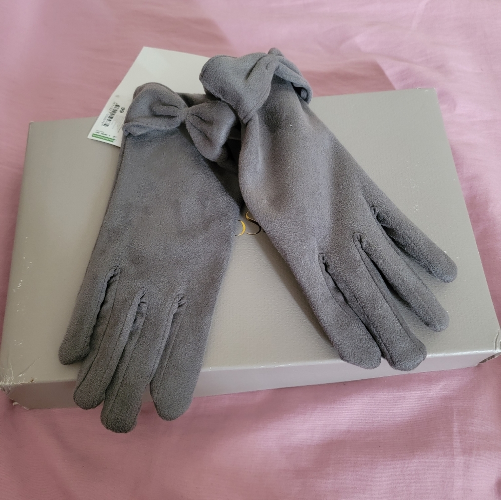 NWT I am Gray Soft Fake Suede Comfortable Gloves
